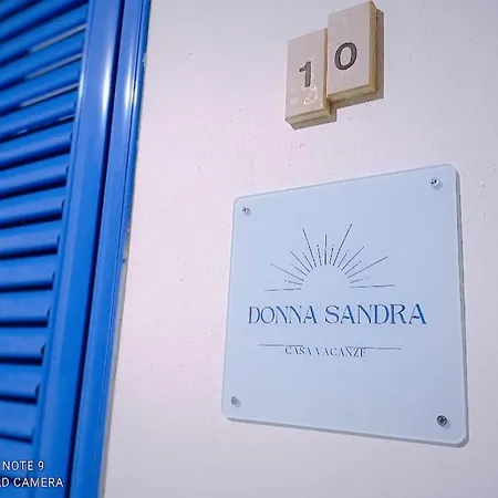 Donna Sandra *